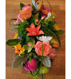 FREE SPIRIT CENTERPIECE. An arrangement by Avenue Flowers and Gifts.