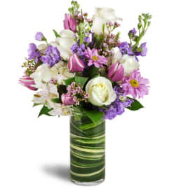 Smiling Grace™. An arrangement by Avenue Flowers and Gifts.